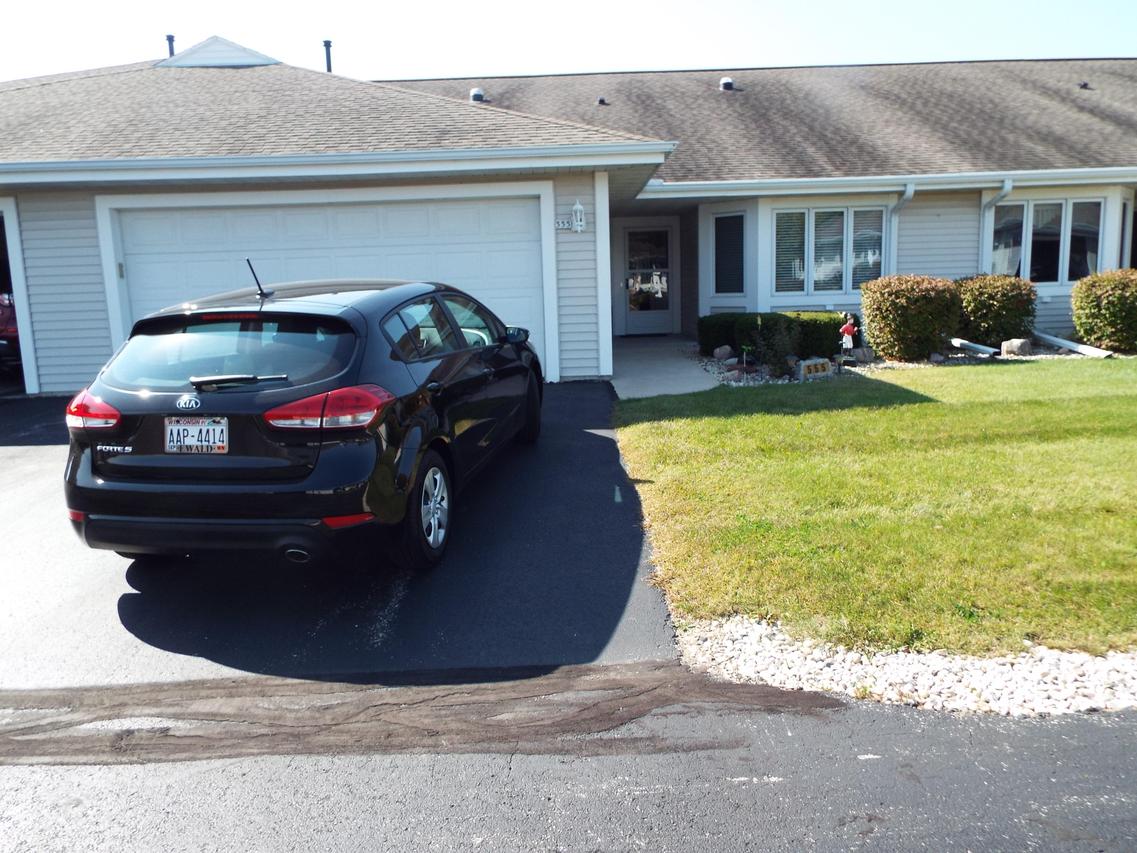 555 Hartford Sq., Hartford, WI 53027