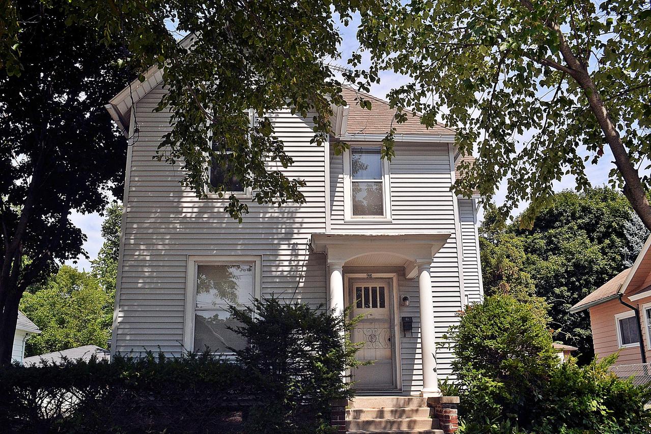 918 Lincoln Ave., Waukesha, WI 53186