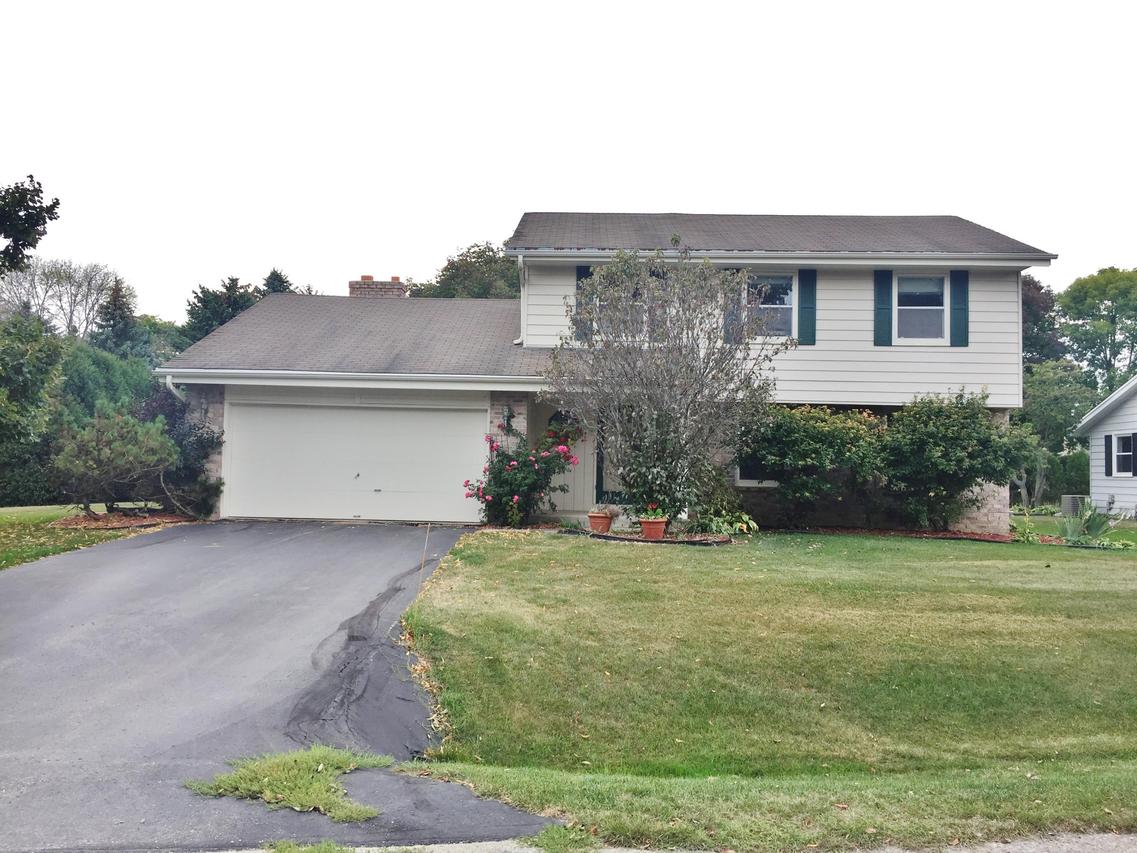 5500 Gallant Fox Ln, Caledonia, WI 53402