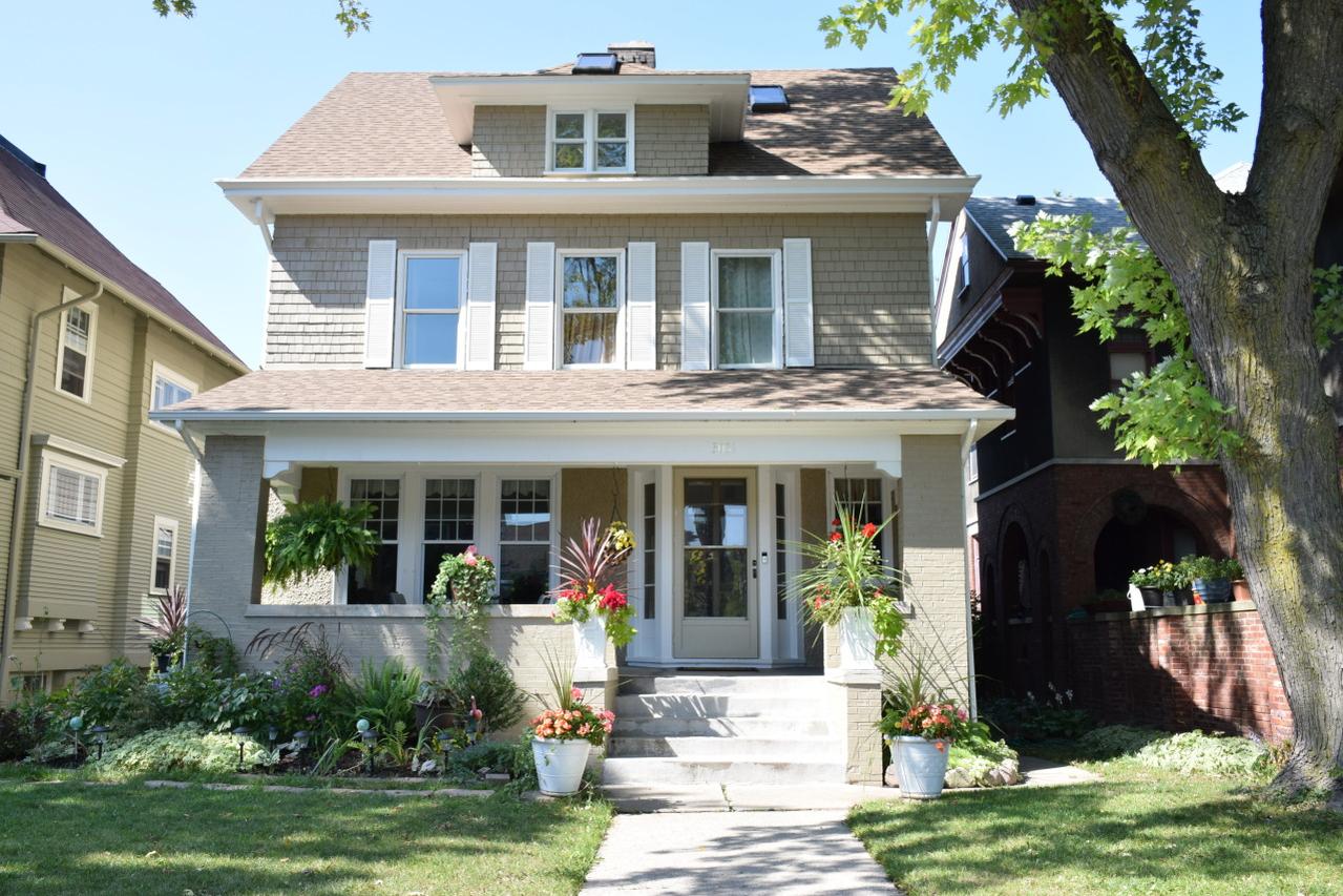 3031 N Prospect Ave, Milwaukee, WI 53211