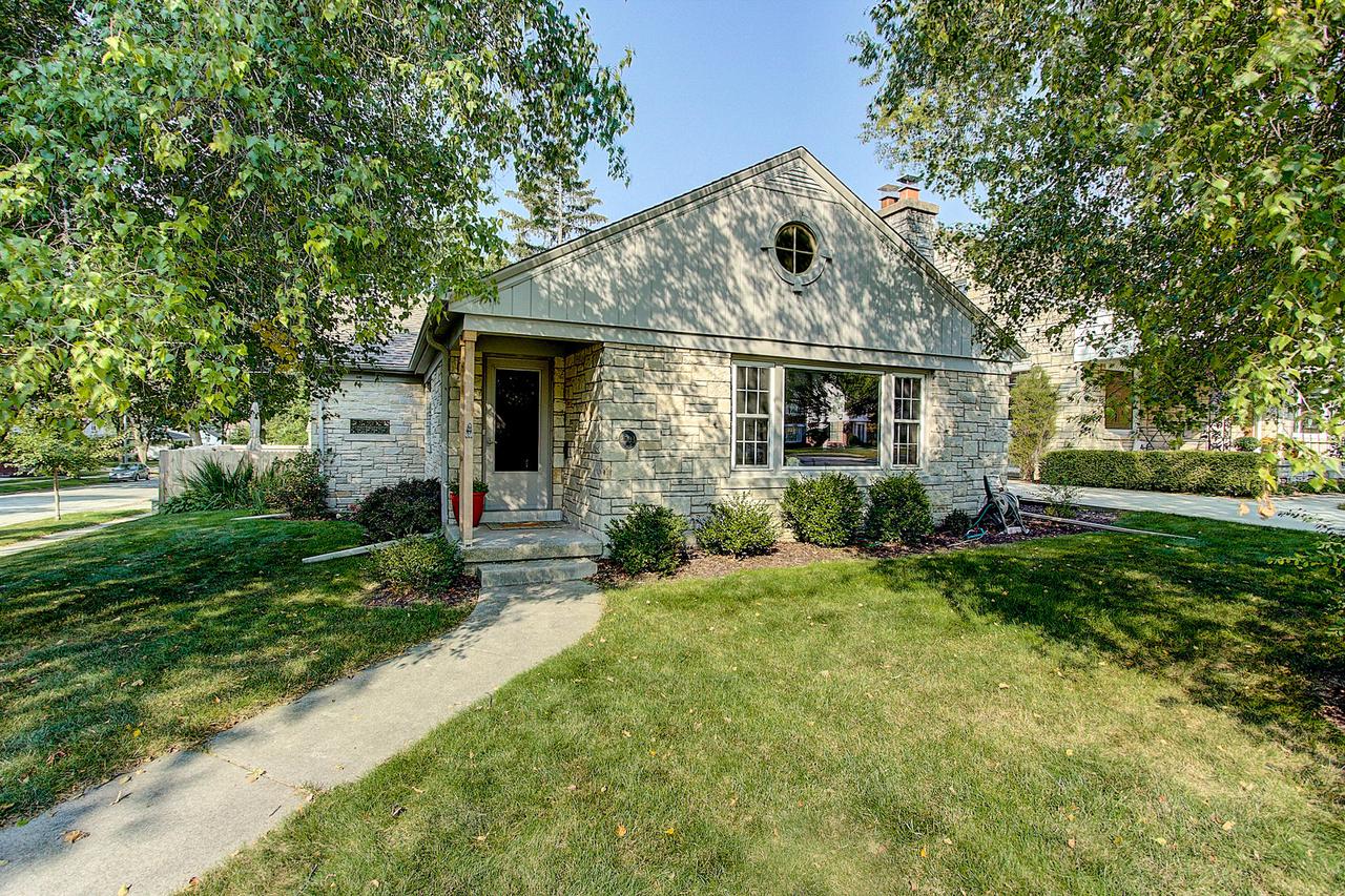 2503 N 83rd St, Wauwatosa, WI 53213