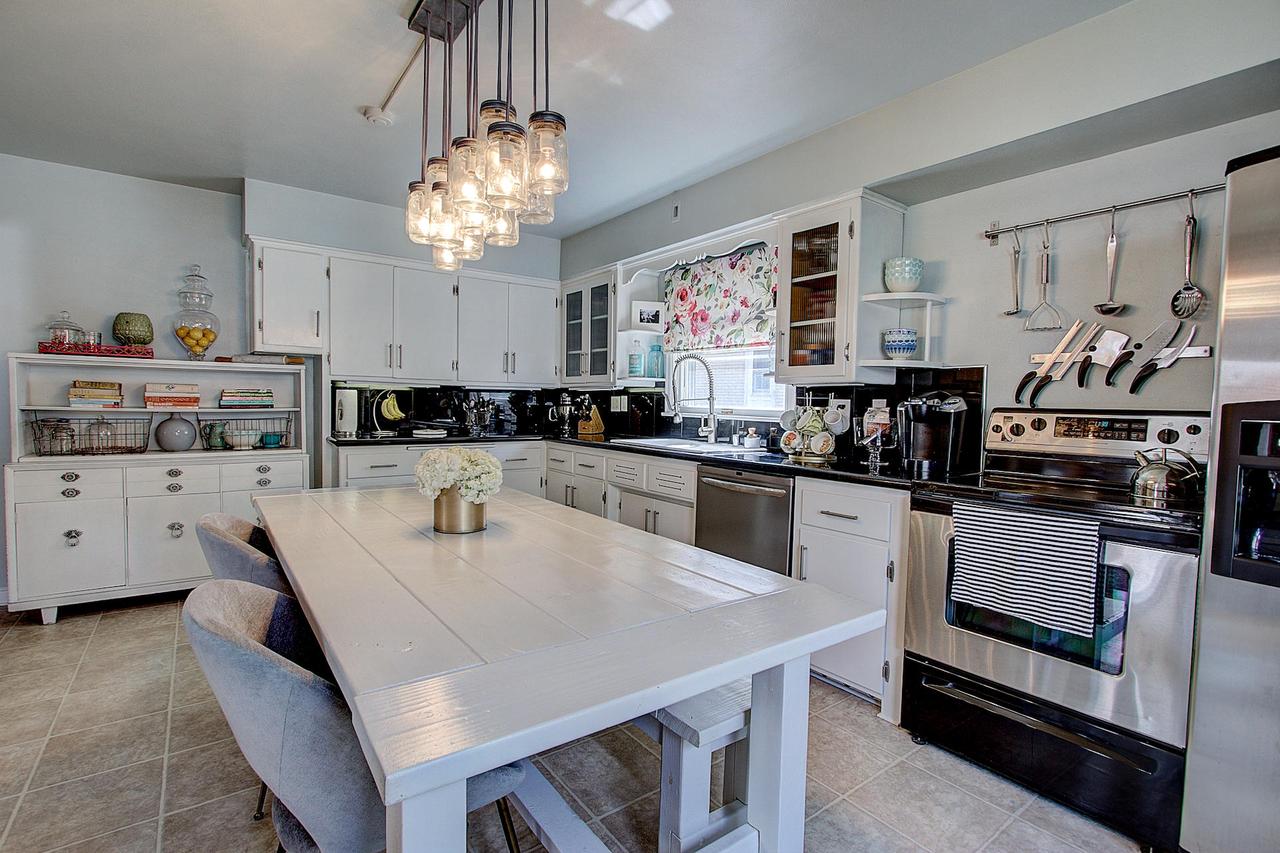 3215 S 44th St., Milwaukee, WI 53219
