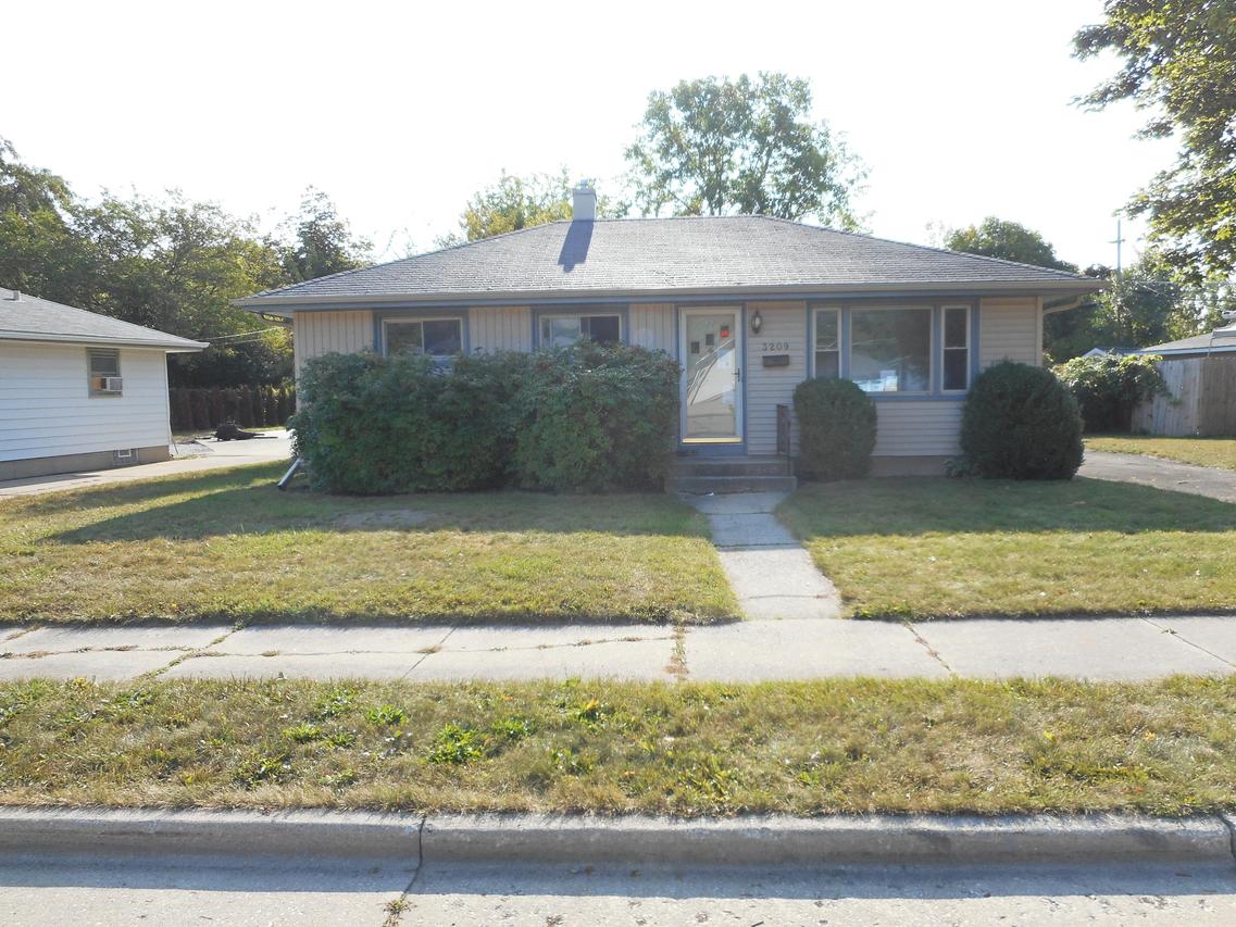 3209 Spruce St, Racine, WI 53403