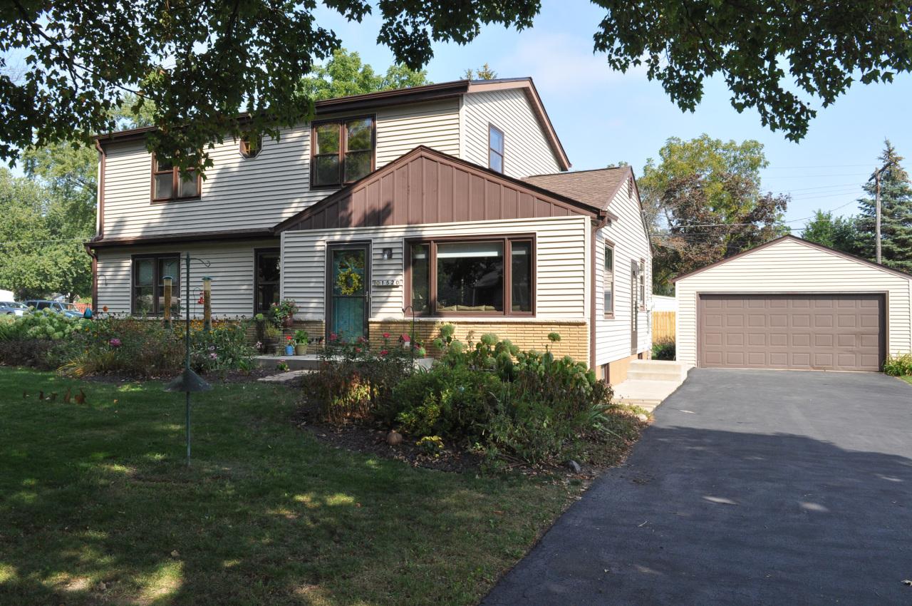 1520 S 169th St, New Berlin, WI 53151