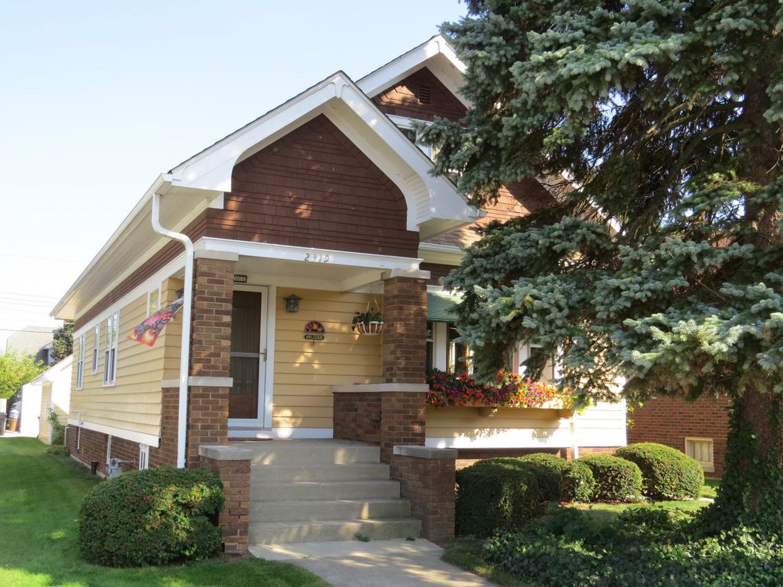 2319 Green St, Racine, WI 53402