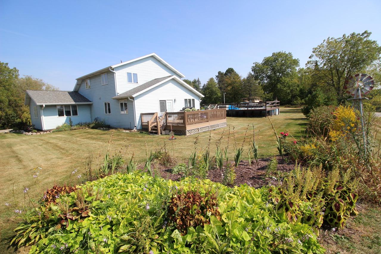 W3227 Dummer Dr., Geneva, WI 53147