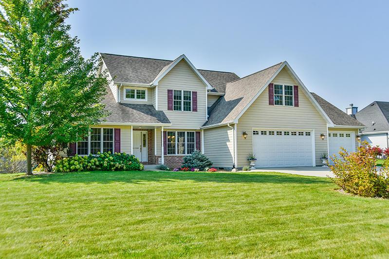 N30W22108 Woodfield Ct, Pewaukee, WI 53186