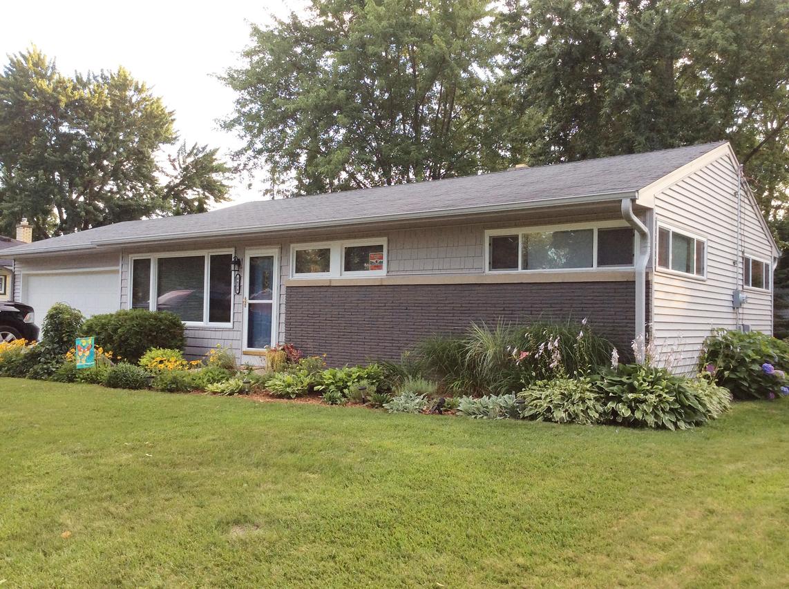 4433 N 107th St., Wauwatosa, WI 53225