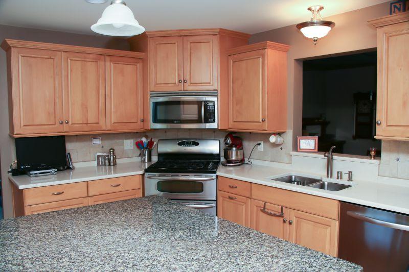 N83W18327 Le Mons Dr, Menomonee Falls, WI 53051