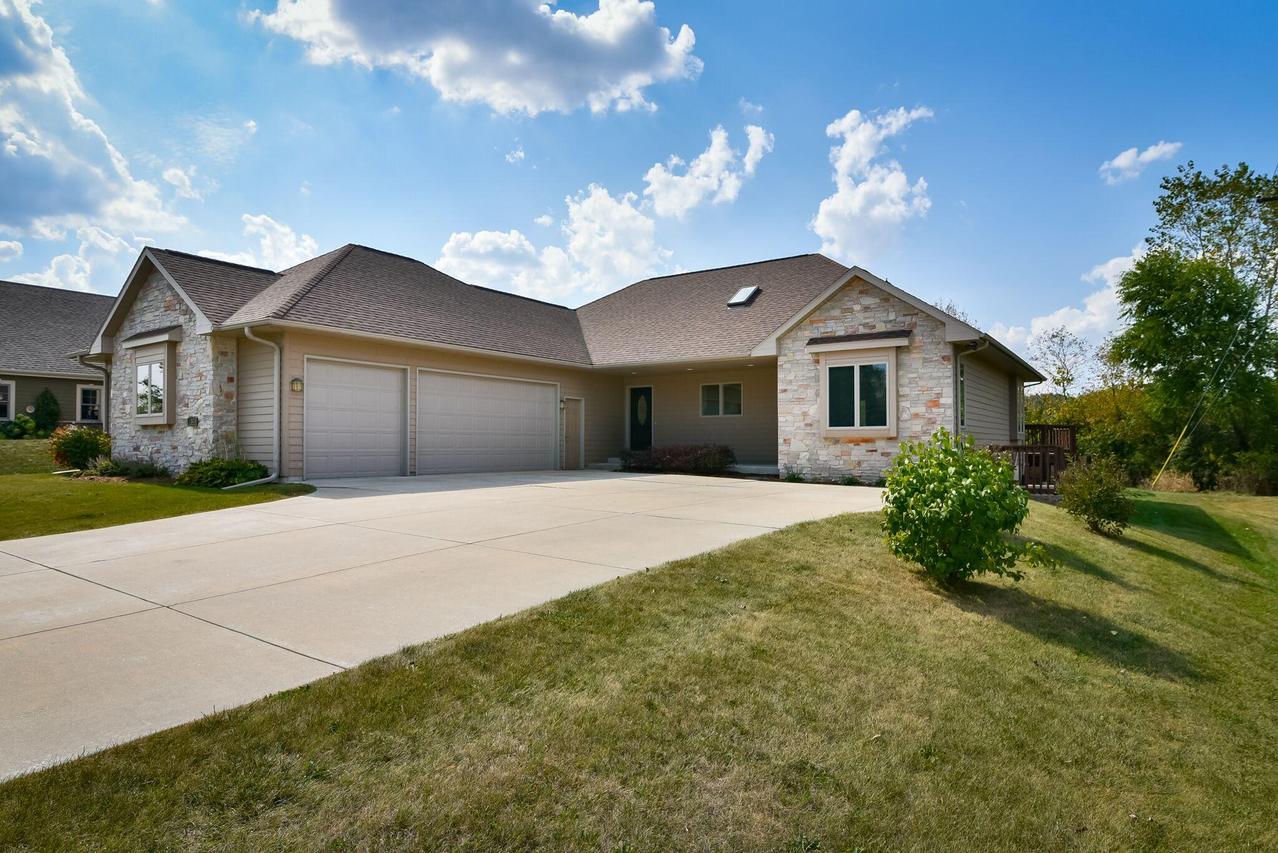 9579 N Michael Ct, Milwaukee, WI 53224