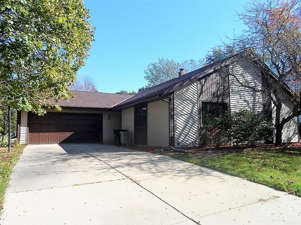 7552 S Drake Ln., Franklin, WI 53132