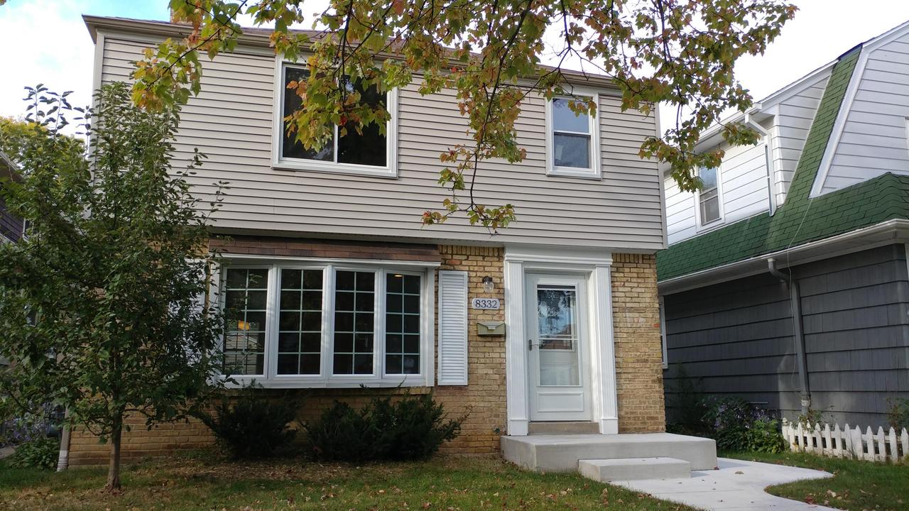 8332 Gridley Ave, Wauwatosa, WI 53213