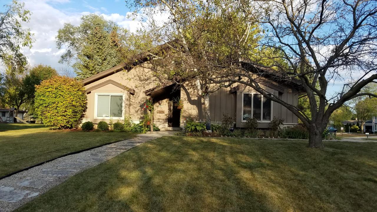 4080 S Adell Ave, New Berlin, WI 53151