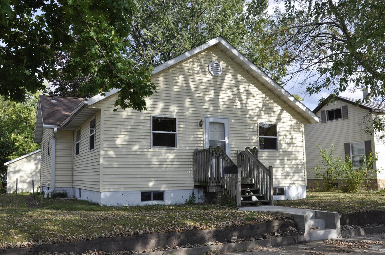 1910 Caledonia St, La Crosse, WI 54603