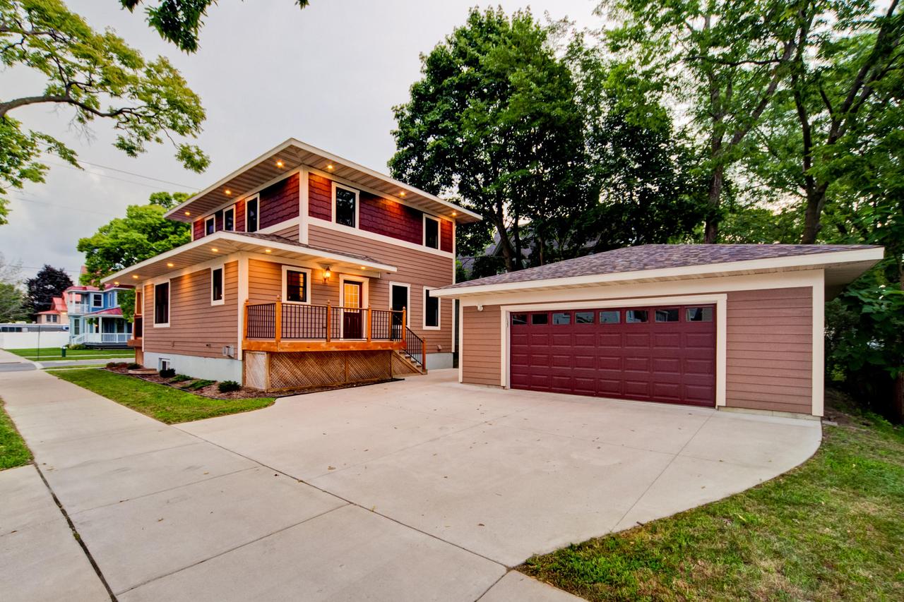 1602 Market St., La Crosse, WI 54601