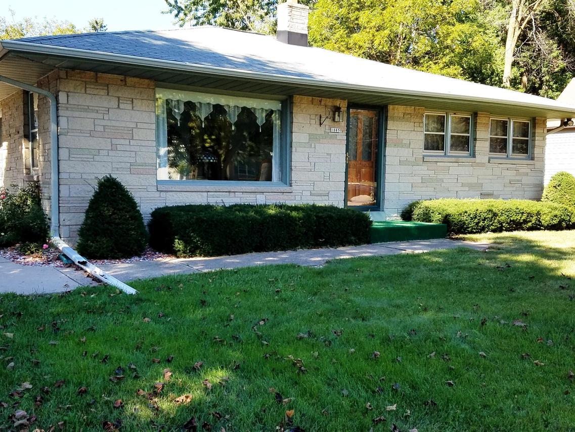 1085 Chester St, Brookfield, WI 53005
