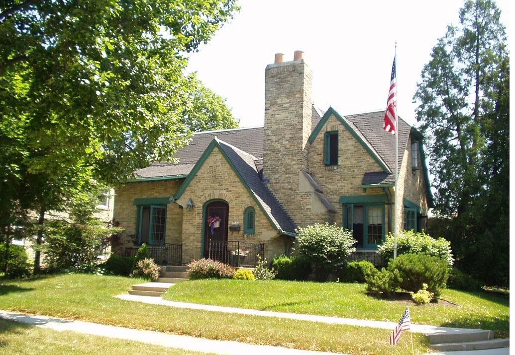 2504 N 83rd St., Wauwatosa, WI 53213