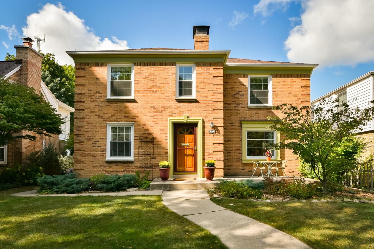 4539 N Wildwood Ave, Shorewood, WI 53211