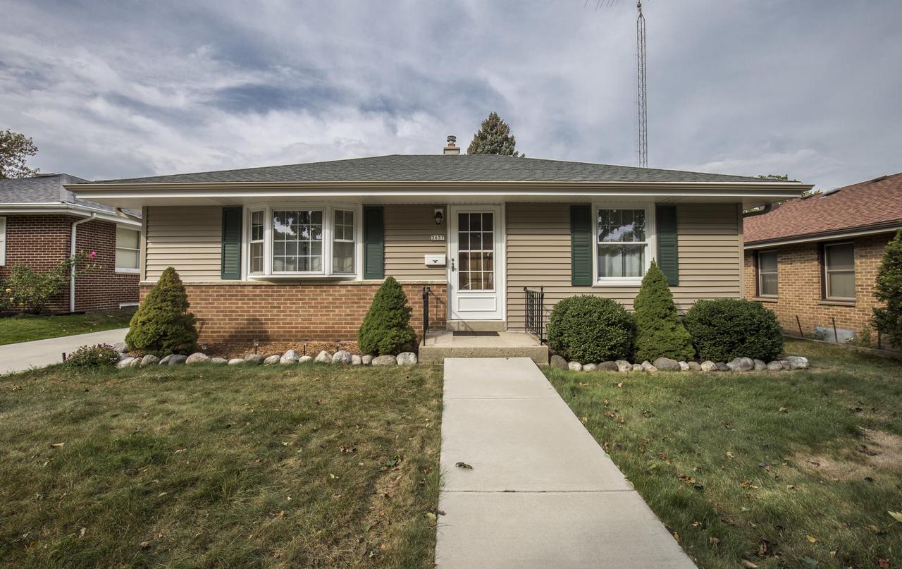 3657 S Taylor Ct, Milwaukee, WI 53207
