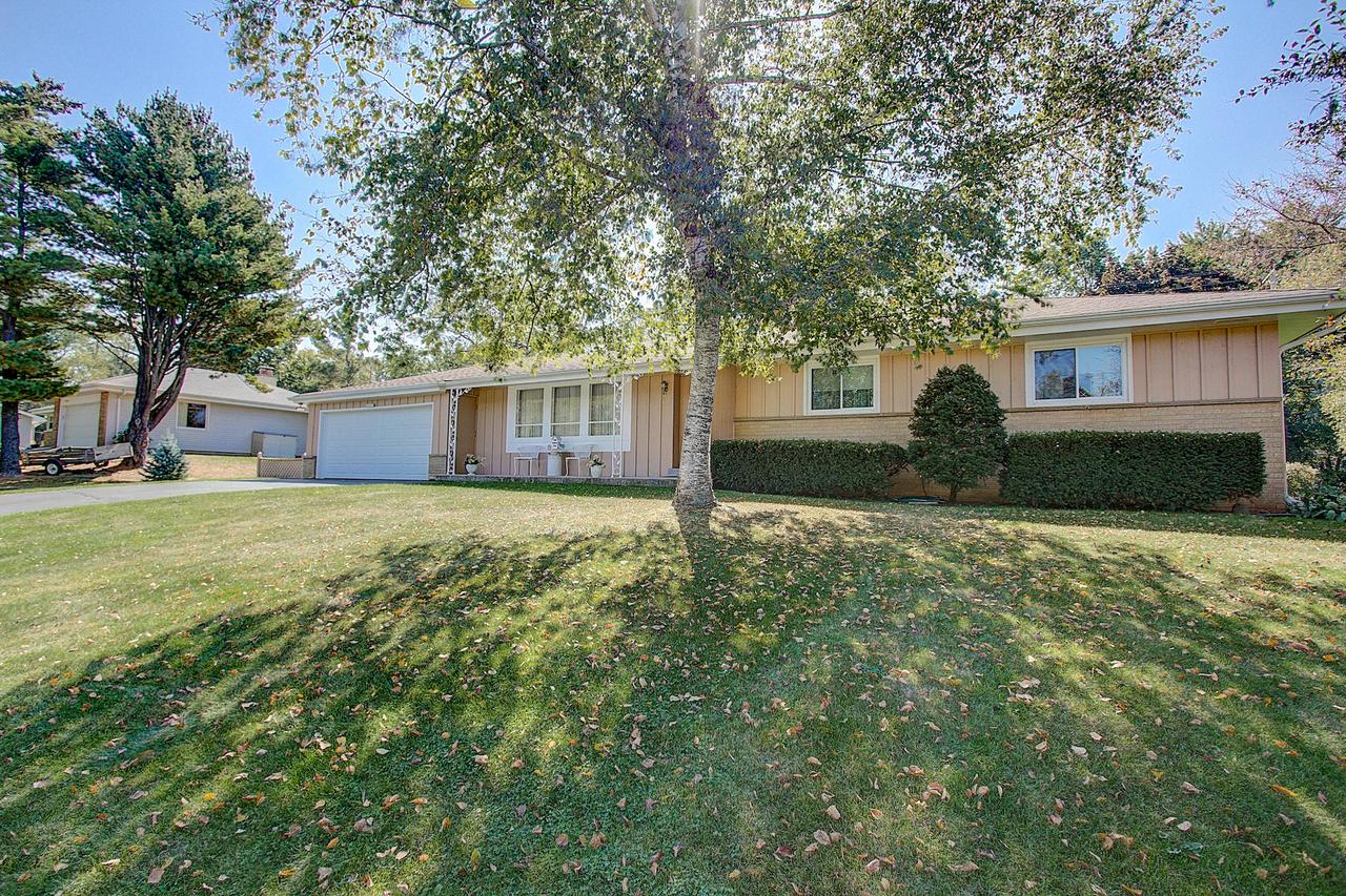 21585 Clarion Ln., Brookfield, WI 53186