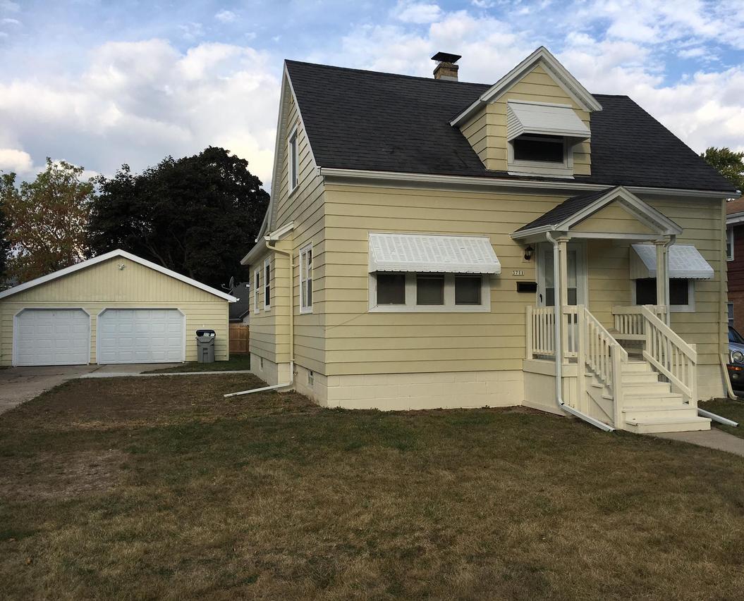 3711 S 89th St, Milwaukee, WI 53228