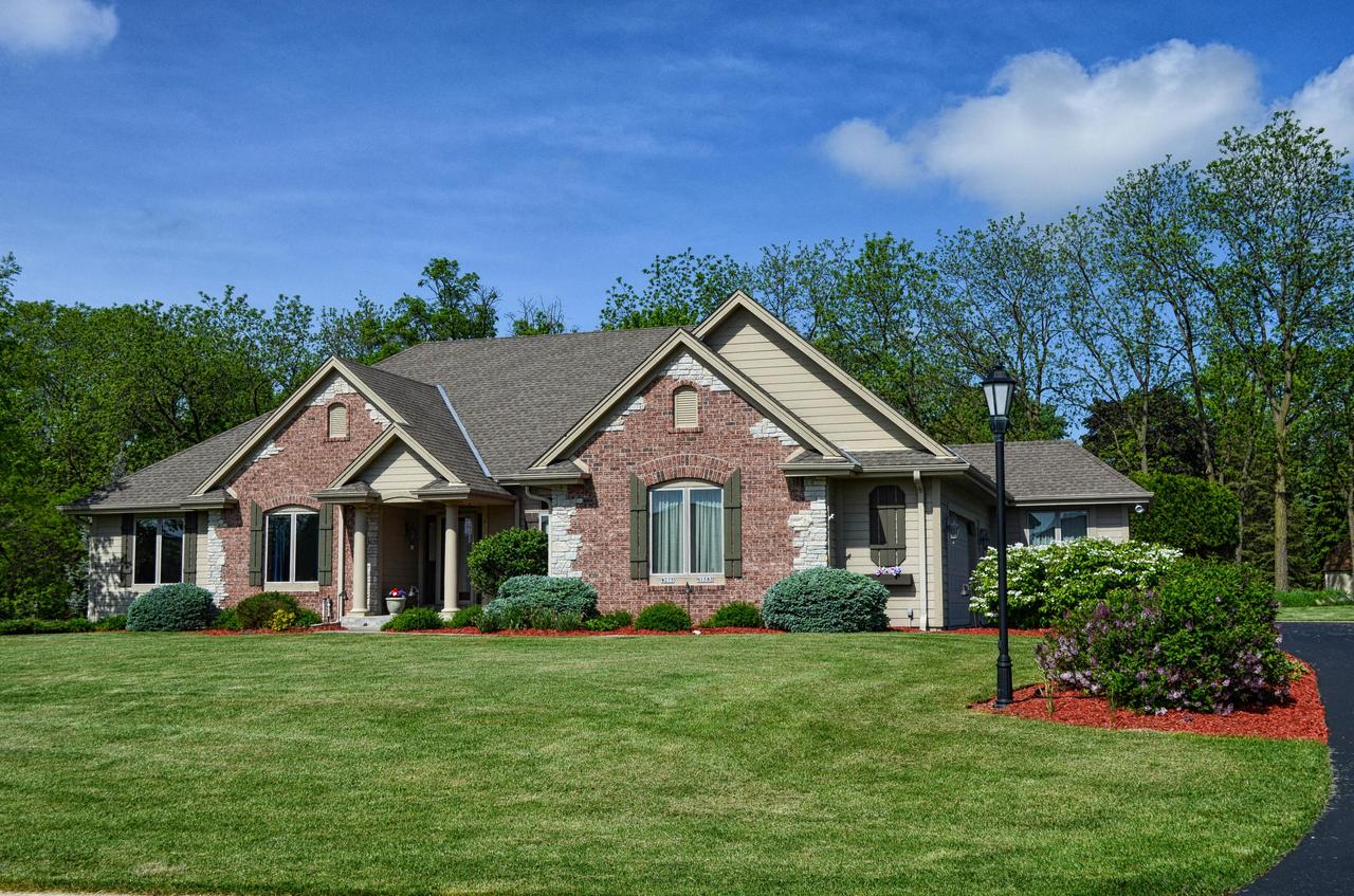 W275N1583 Riverland Dr, Pewaukee, WI 53072