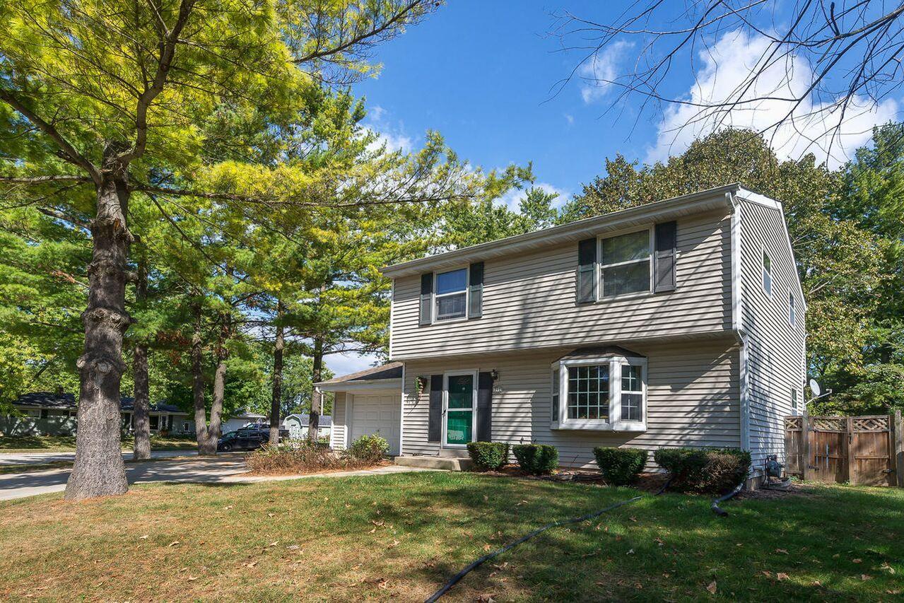 712 Pleasantwood Dr, Kewaskum, WI 53040