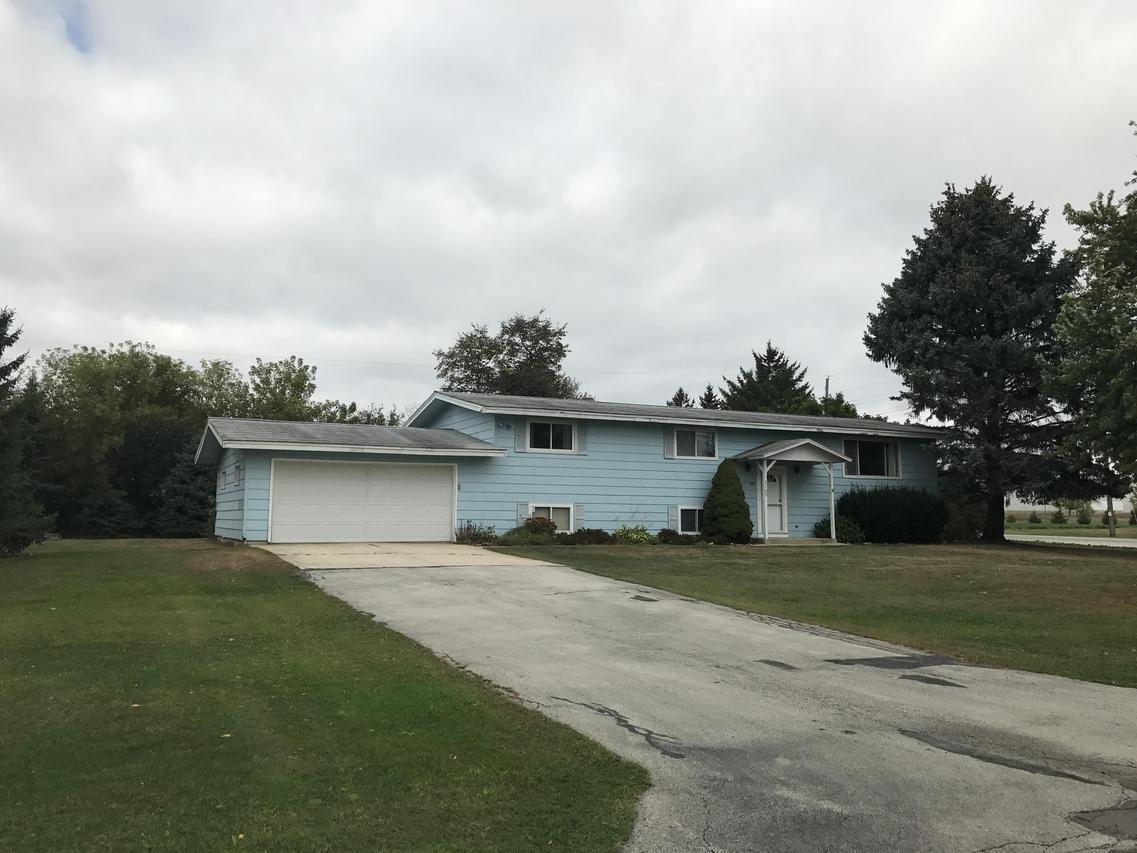 8705 Dunkelow Rd, Caledonia, WI 53126