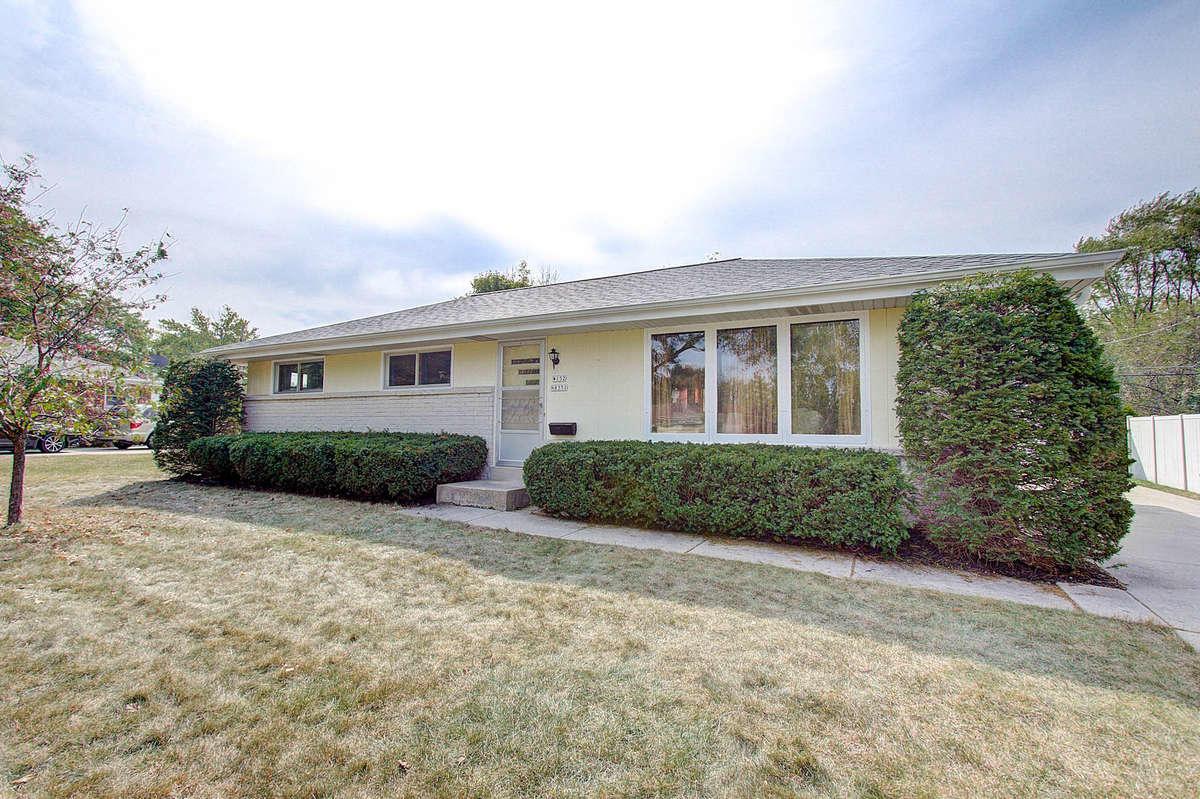 W152N8351 Elm Ln, Menomonee Falls, WI 53051