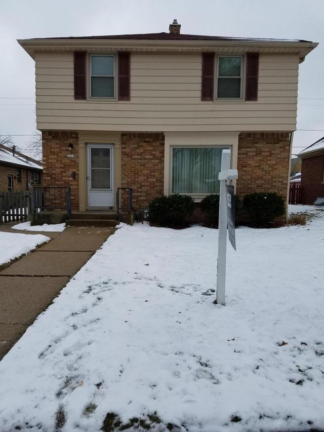 8207 W Lorraine Pl, Milwaukee, WI 53222