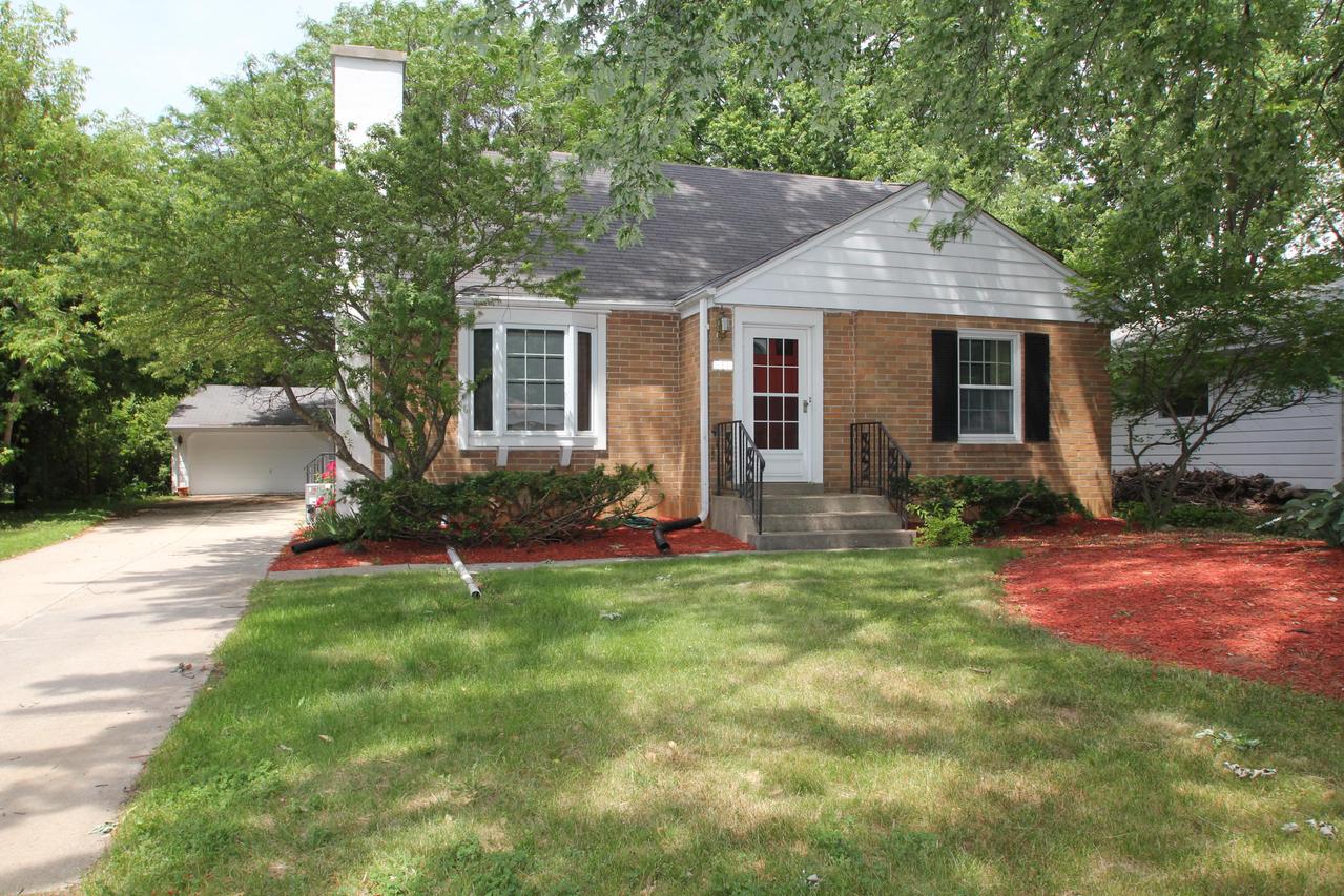 2339 N 115th St., Wauwatosa, WI 53226