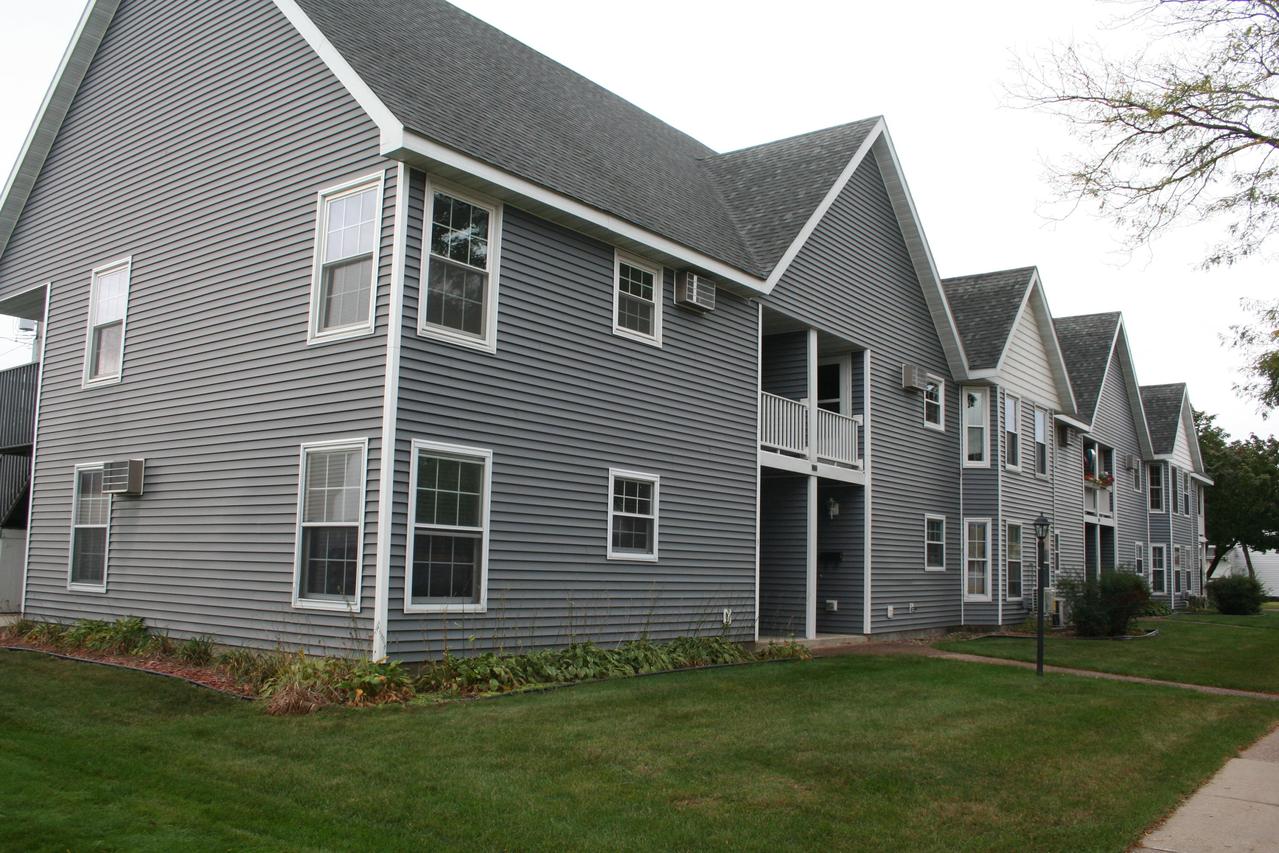 1400 Redfield St #9, La Crosse, WI 54601