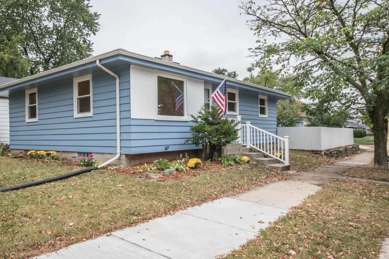 305 Estberg Ave, Waukesha, WI 53186