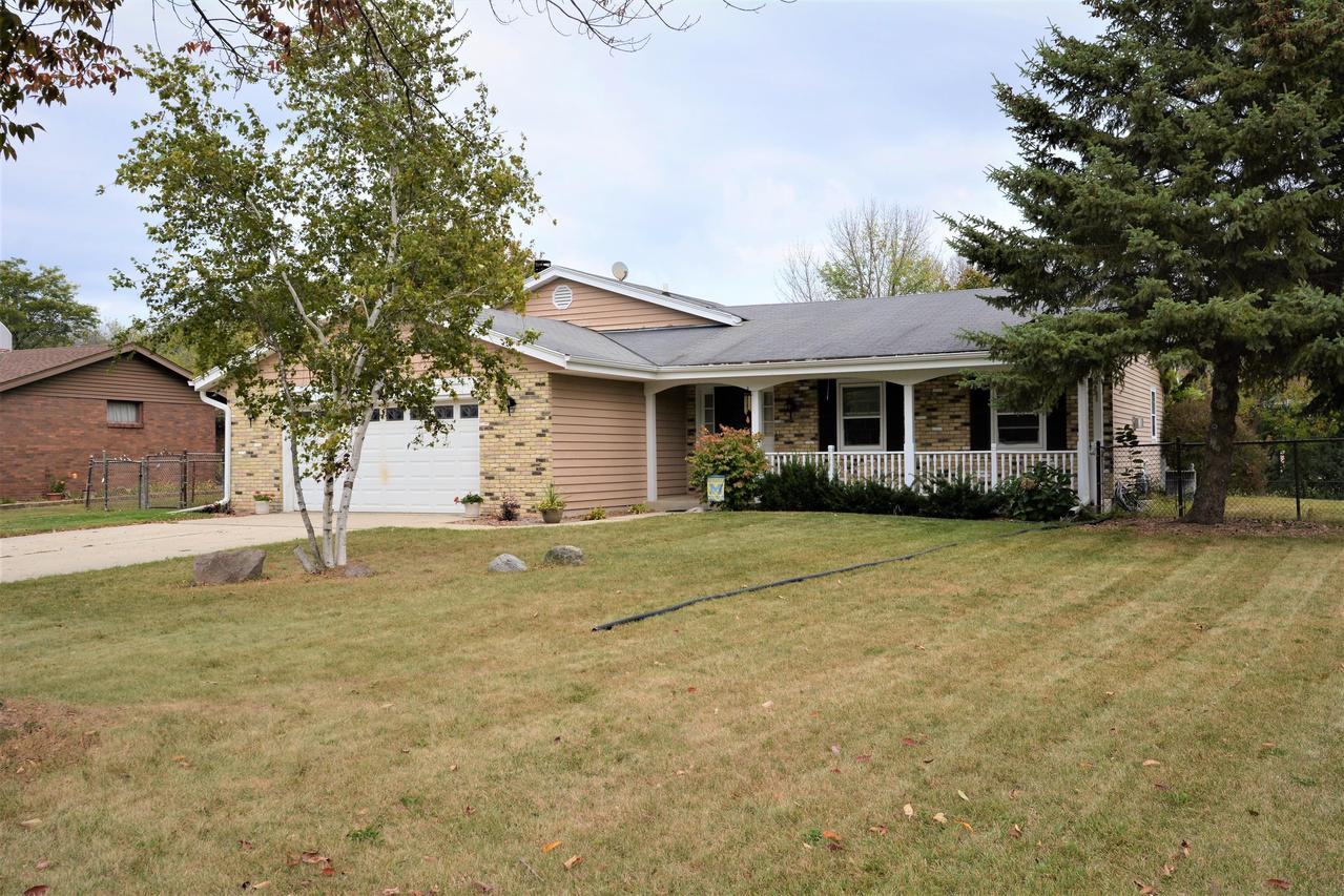 7518 S 82nd St, Franklin, WI 53132