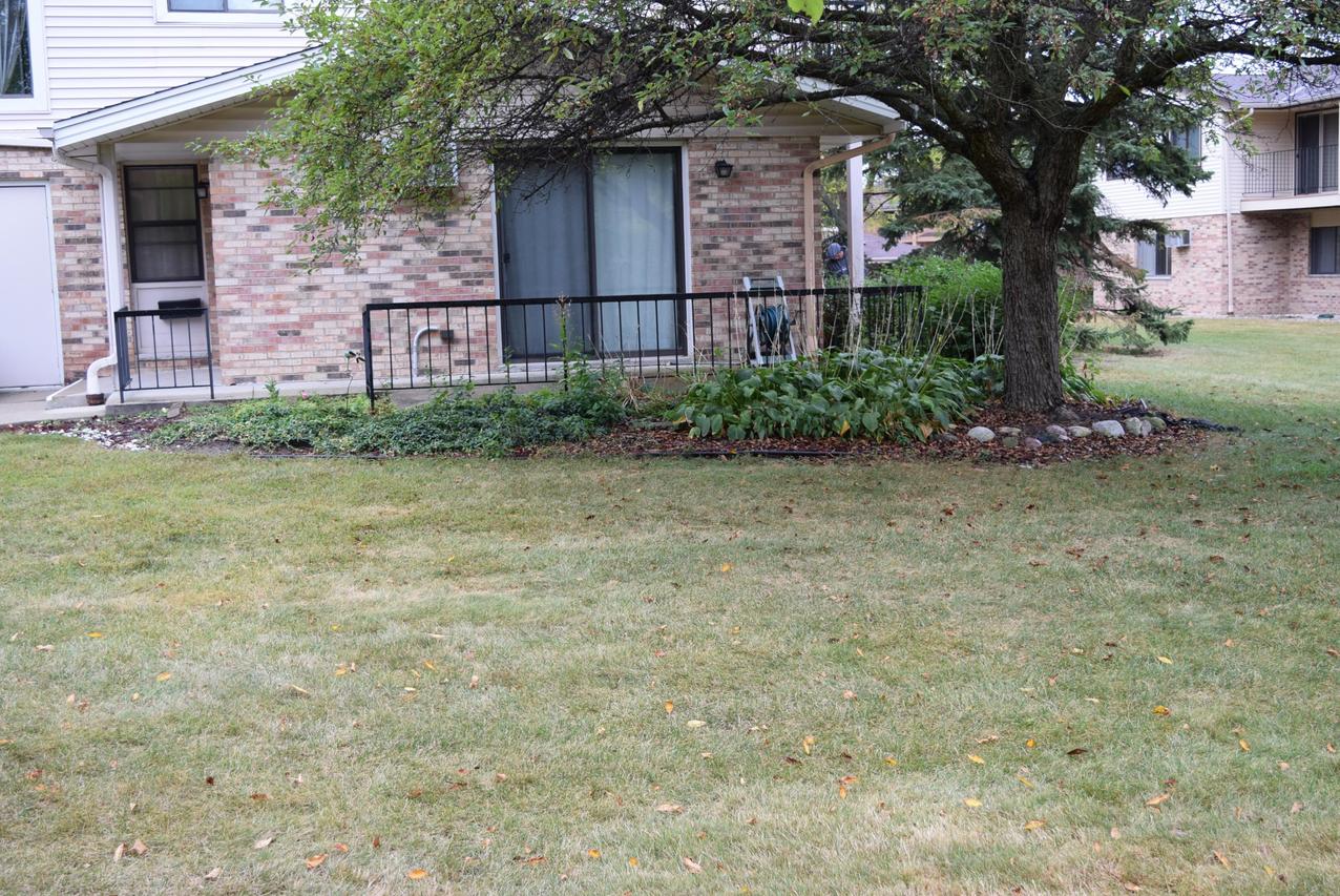 4452 S Greenridge Cir, Greenfield, WI 53220