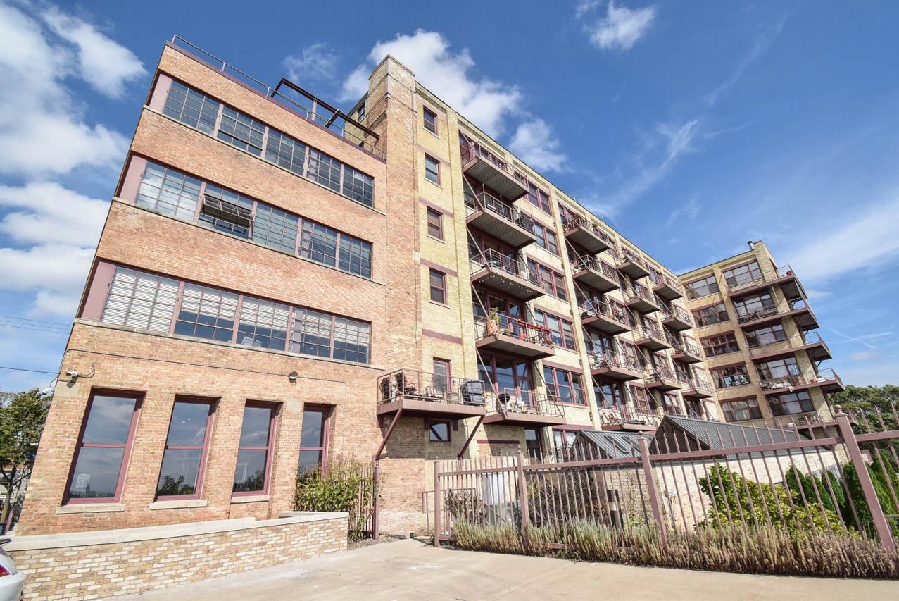 215 W Maple St #305, Milwaukee, WI 53204