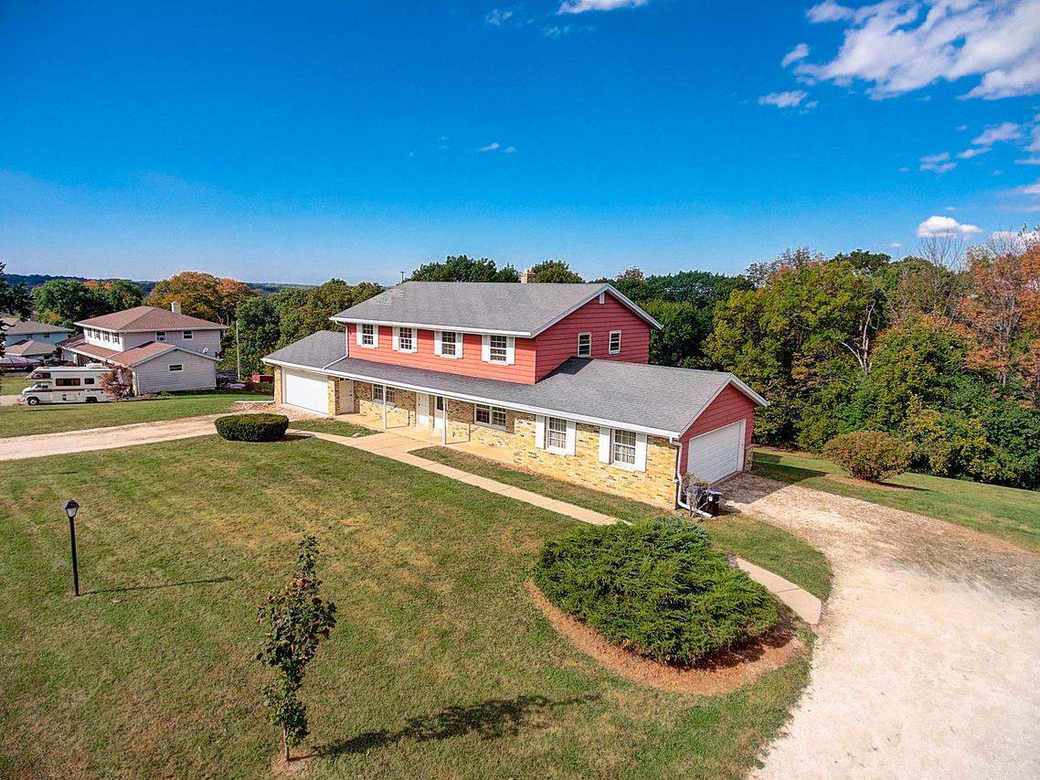 21440 Jill Ct, Brookfield, WI 53045