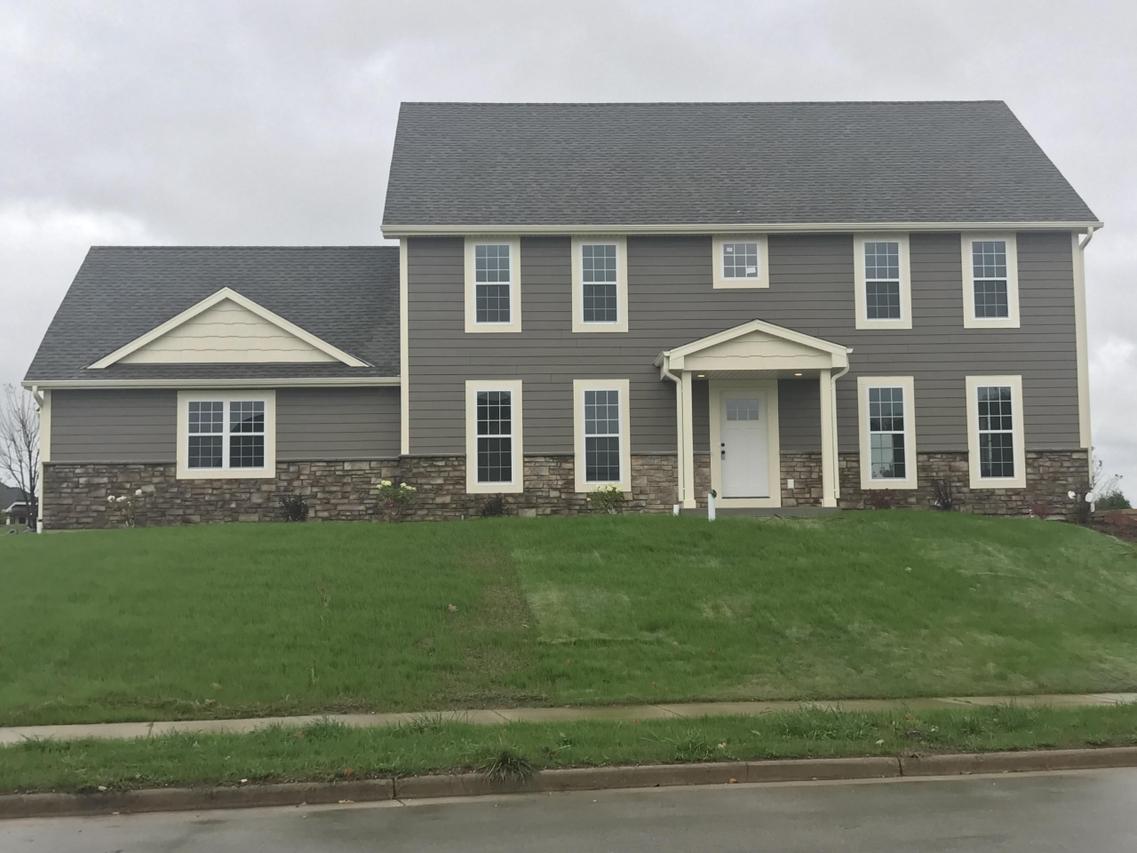 205 Prairie Song Dr, Waukesha, WI 53188