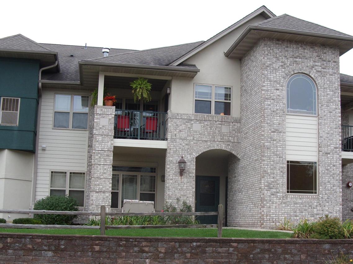 450 N Silverbrook Dr #104, West Bend, WI 53090