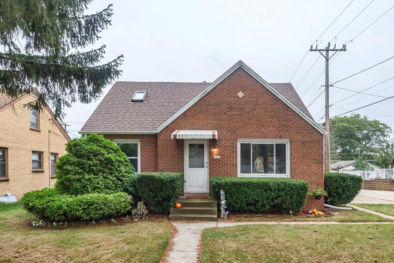 3910 S 56th St, Milwaukee, WI 53220