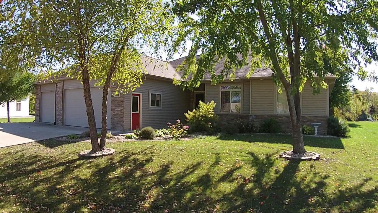 704 W Linden Dr, Jefferson, WI 53549