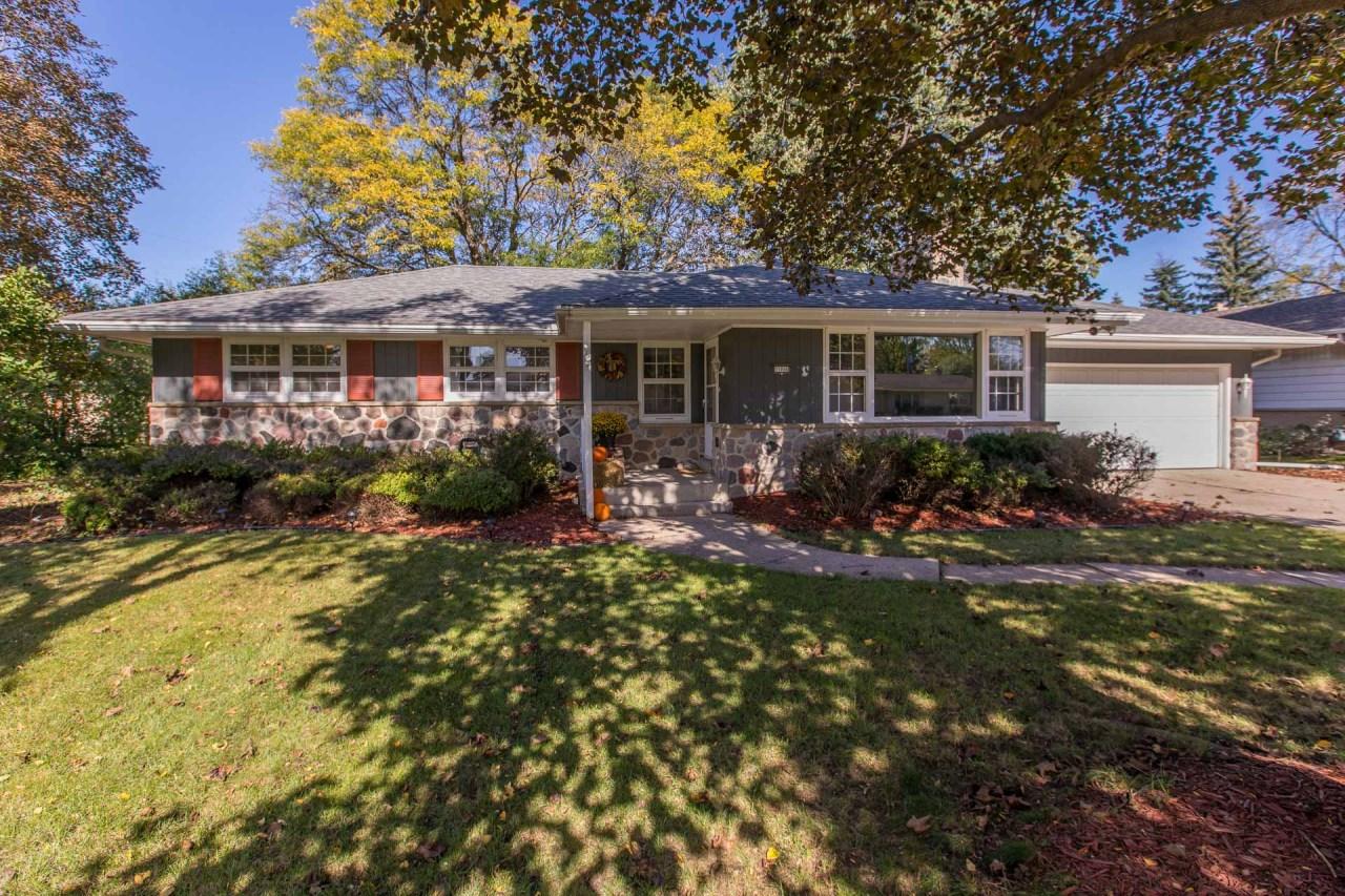 11056 W Derby Ave, Wauwatosa, WI 53225