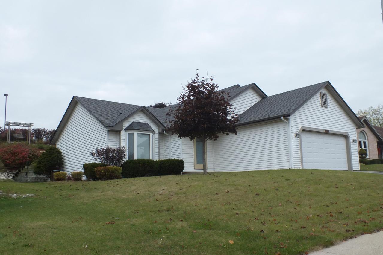 1736 Erin Ln, Waukesha, WI 53188
