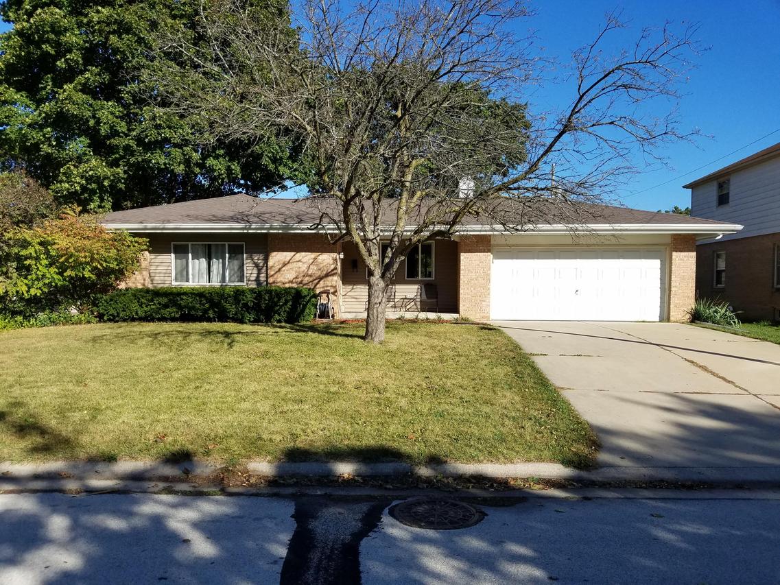 5420 N Navajo, Glendale, WI 53217