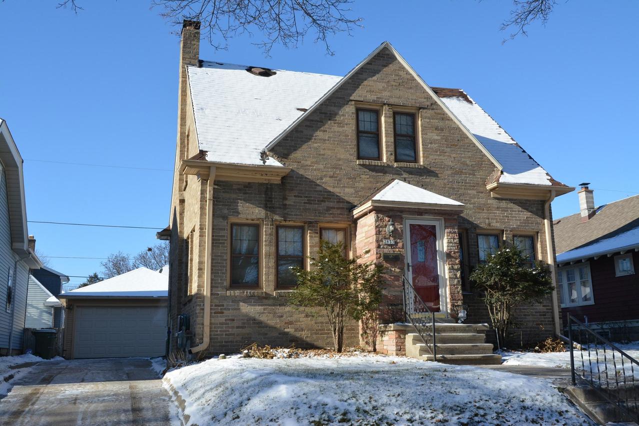 2833 N 56th St, Milwaukee, WI 53210