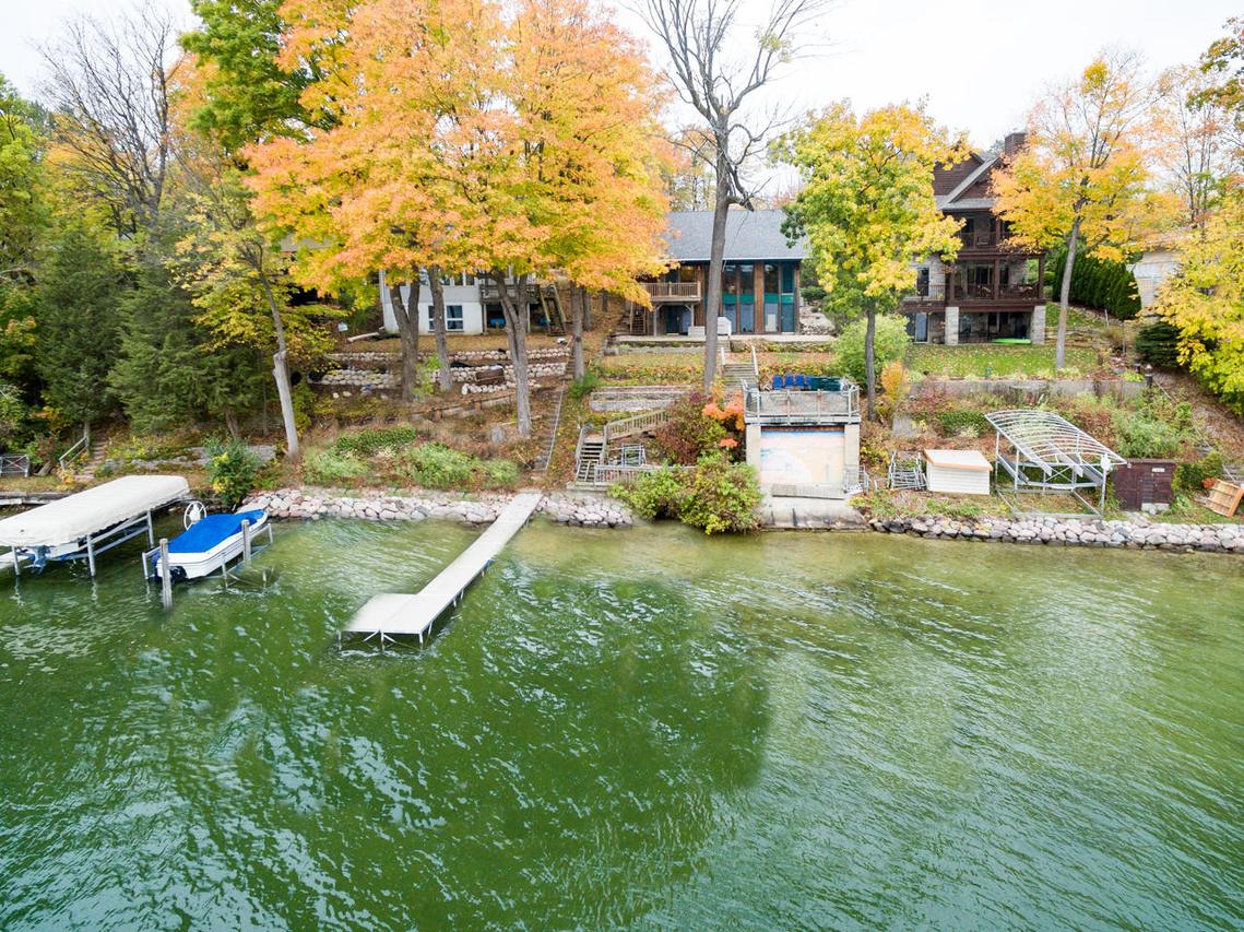 5804 W Lake Dr, West Bend, WI 53095