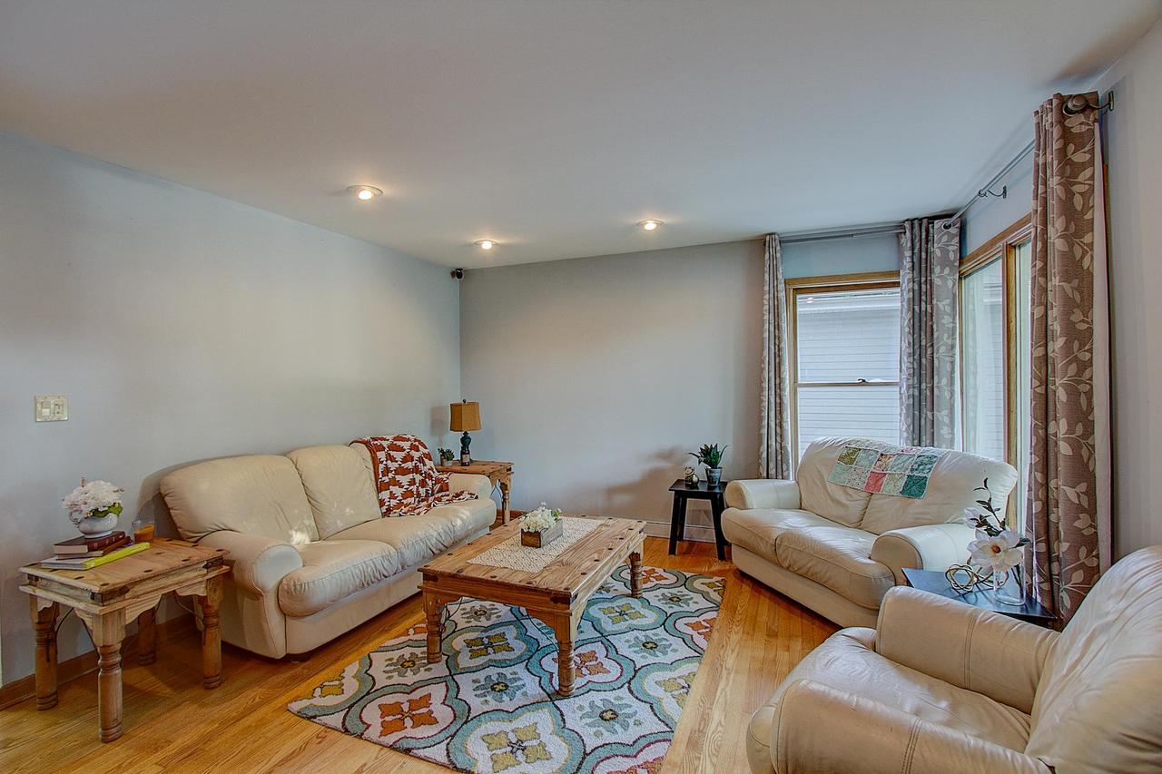 4154 N 98th St., Wauwatosa, WI 53222