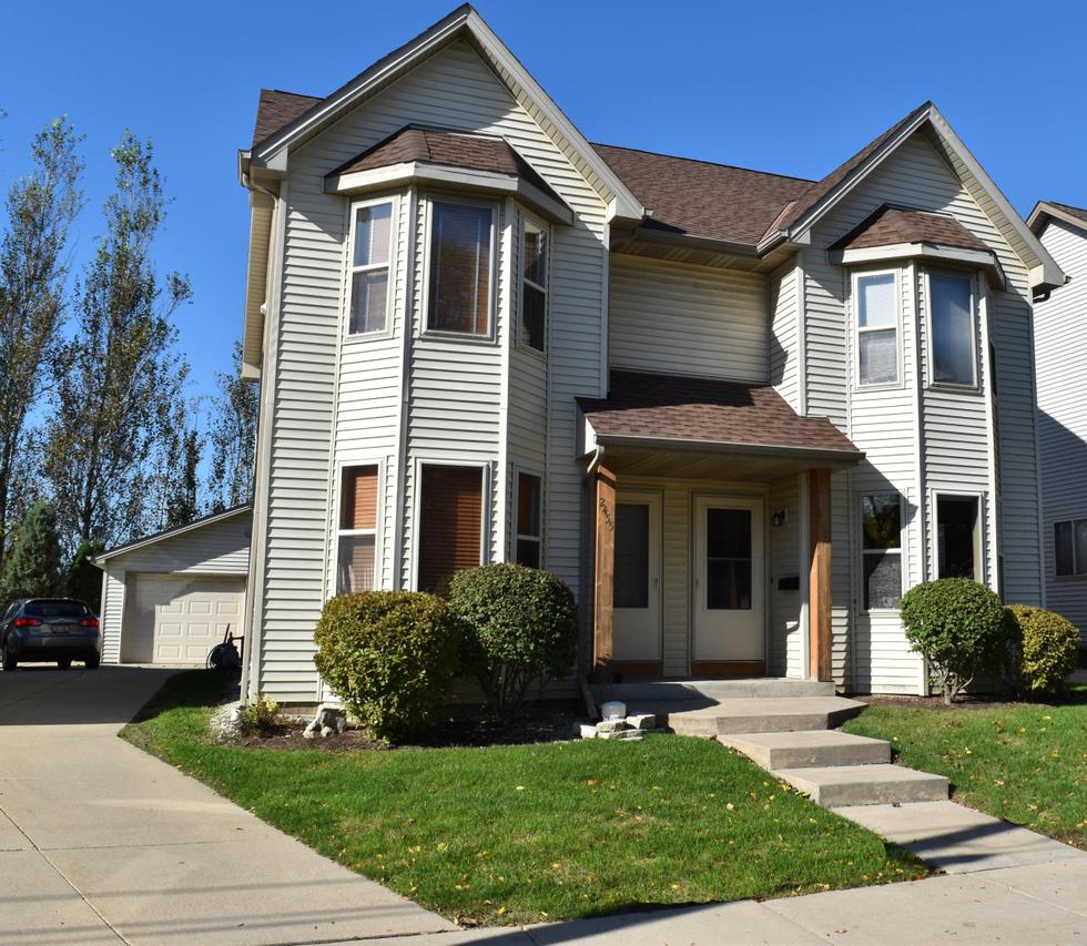 2453 S Saint Clair St, Milwaukee, WI 53207