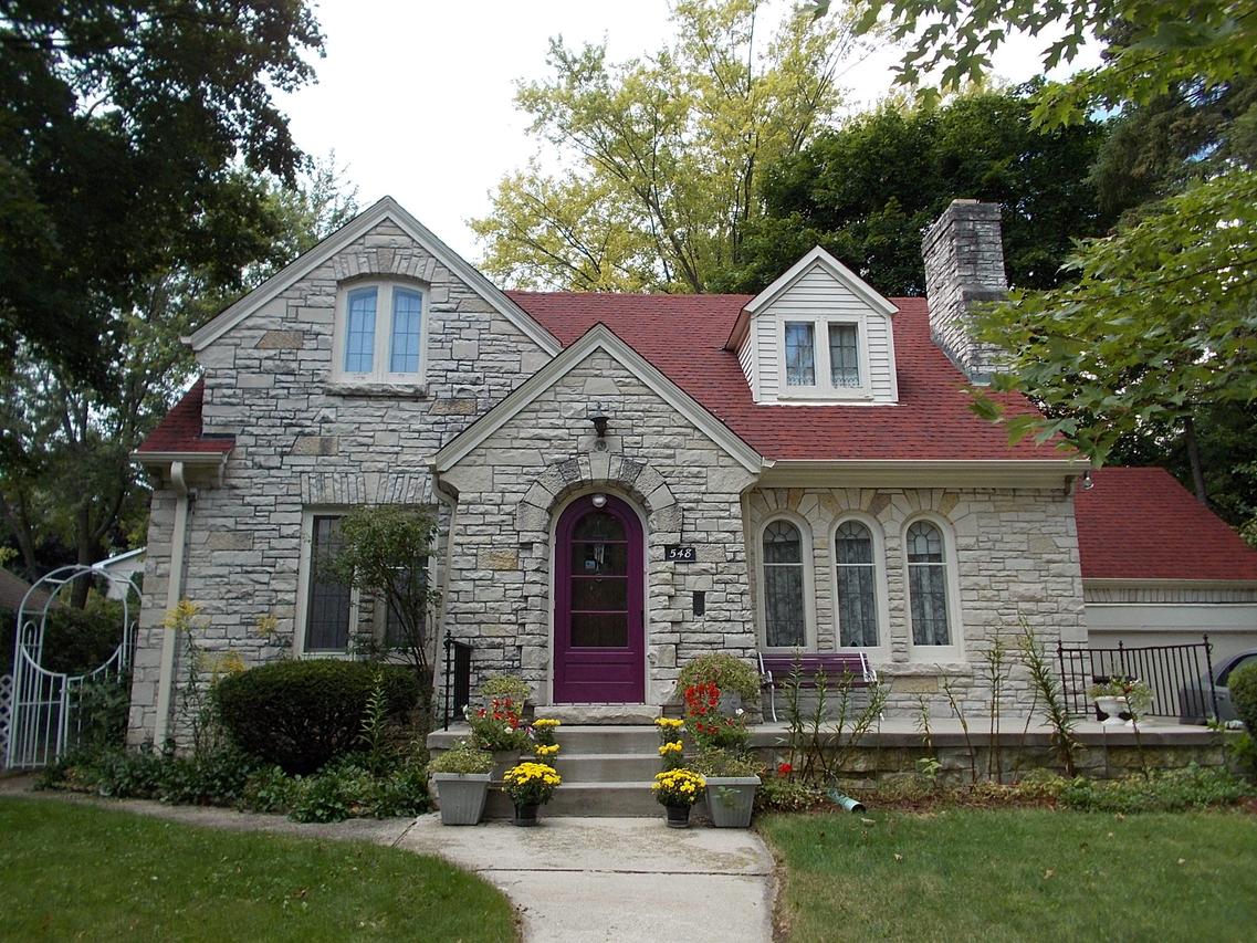 548 Highland View Dr., West Bend, WI 53095