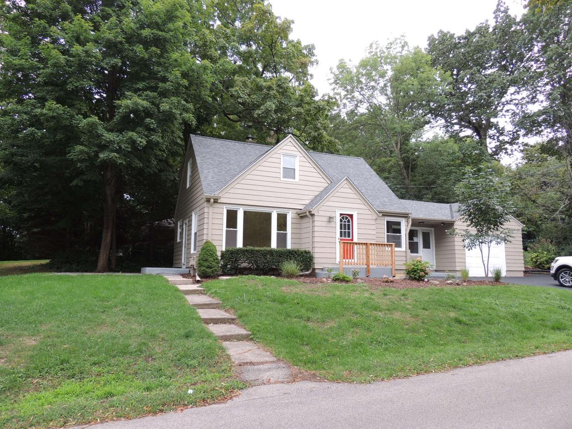 12525 James St, Brookfield, WI 53005